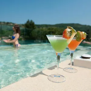 Hotel Italia, Garde
