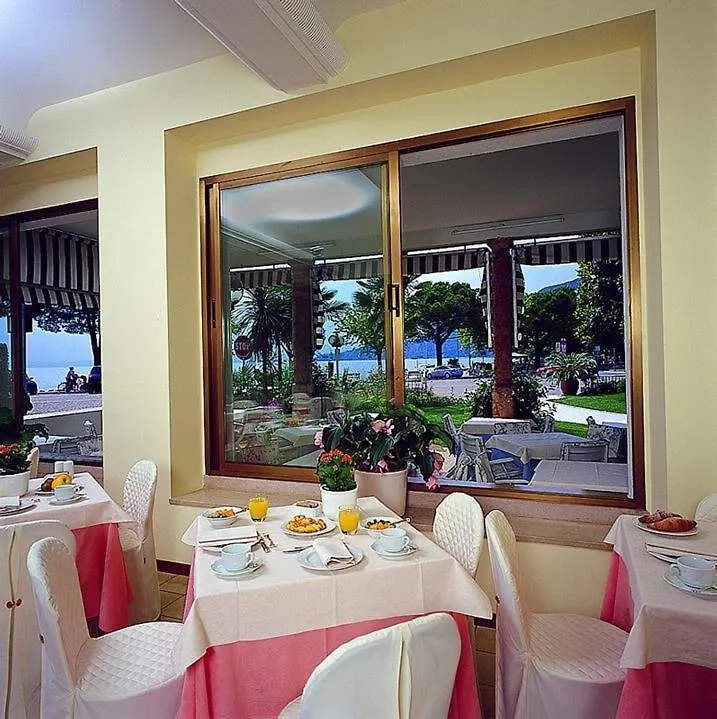 Hotel Terminus Garda  3*, Garda (Verona) Italy